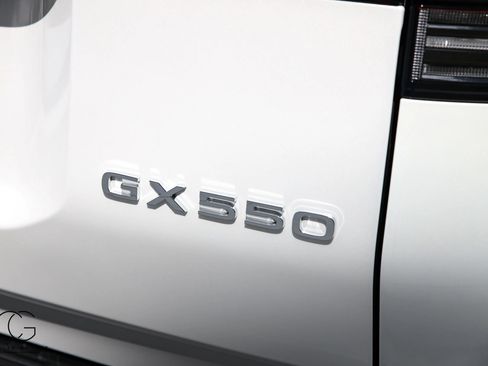 Used 2025 Lexus GX 550 w/ Accessory Package (2T) AWD/4WD image 14