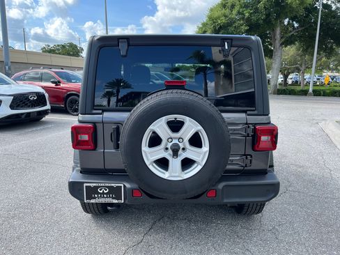 Used 2022 Jeep Wrangler Sport AWD/4WD image 4