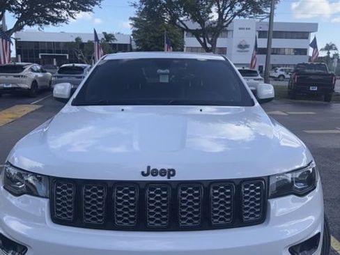 Used 2020 Jeep Grand Cherokee Altitude image 1