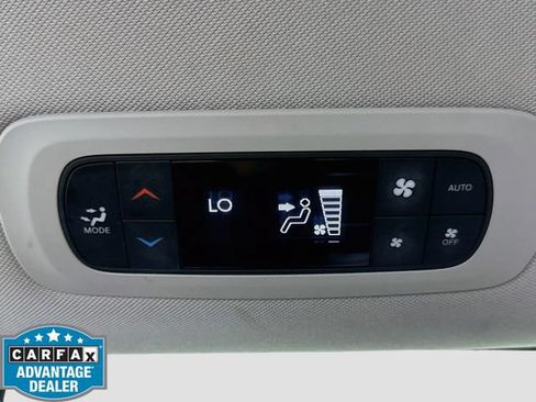 Used 2024 Chrysler Pacifica Limited FWD image 25