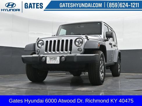 Used 2015 Jeep Wrangler Unlimited Rubicon w/ Max Tow Package AWD/4WD image 31