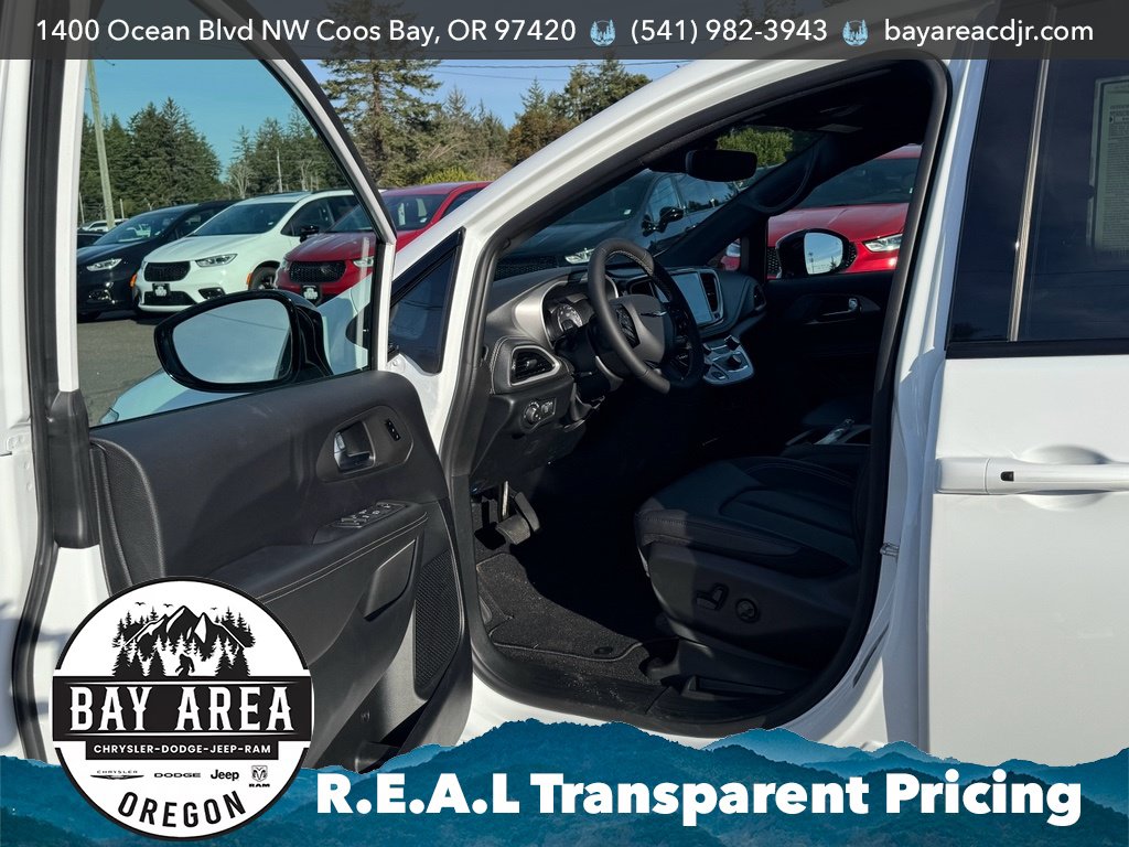 New 2026 Chrysler Pacifica Select w/ S Appearance Package FWD image 12