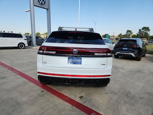 New 2026 Volkswagen Atlas Cross Sport SEL R-Line image 6