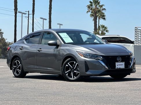 Used 2025 Nissan Sentra SV FWD image 8