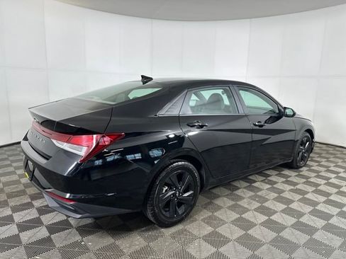Used 2023 Hyundai Elantra SEL image 3