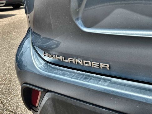 Used 2022 Toyota Highlander XLE FWD image 15