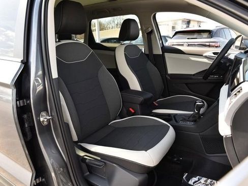 New 2026 Volkswagen Taos SE image 19