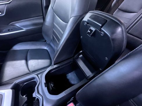 Used 2020 Toyota RAV4 XLE Premium image 21