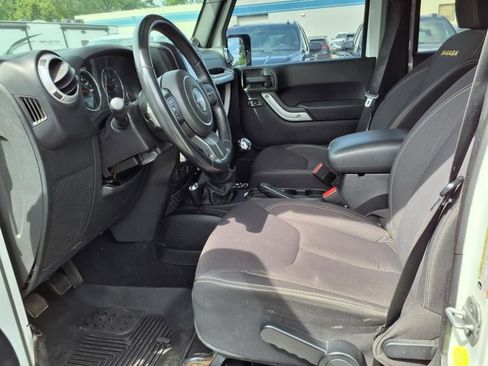 Used 2013 Jeep Wrangler Unlimited Sahara w/ Max Tow Pkg image 10