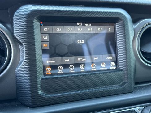 Used 2022 Jeep Gladiator Sport image 19