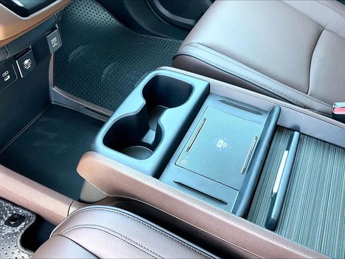 New 2026 Honda Odyssey Touring image 7