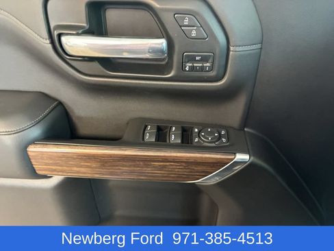 Used 2020 Chevrolet Silverado 1500 High Country w/ Technology Package AWD/4WD image 11