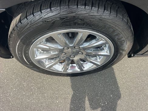 Used 2013 Chrysler 300 C image 15