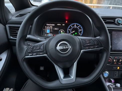 Used 2023 Nissan Leaf S image 2