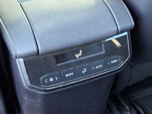 Used 2021 Toyota Highlander XLE AWD/4WD image 13