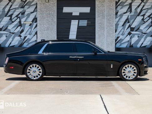 Used 2023 Rolls-Royce Phantom Extended Wheelbase RWD image 17