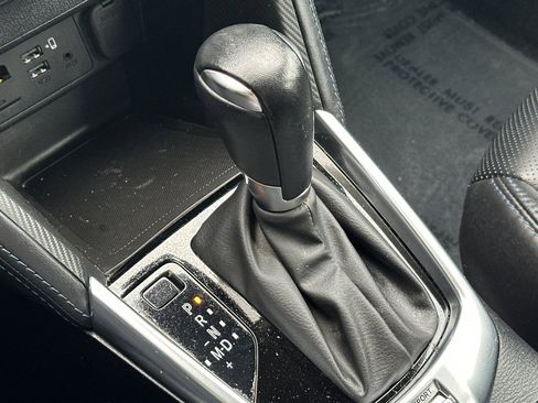 Used 2020 Toyota Yaris XLE image 33