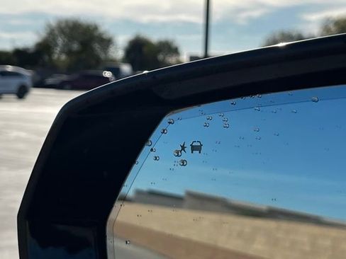 Used 2025 GMC Yukon XL Denali image 19