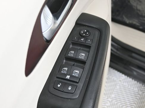 Used 2020 Chrysler Pacifica Limited w/ Advanced Safetytec Group image 22