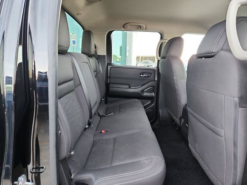 Used 2024 Nissan Frontier SV image 14