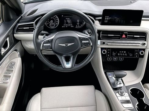 Used 2025 Genesis G70 2.5T image 5