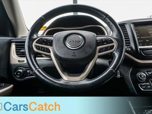 Used 2017 Jeep Cherokee Latitude w/ Cold Weather Group AWD/4WD image 20