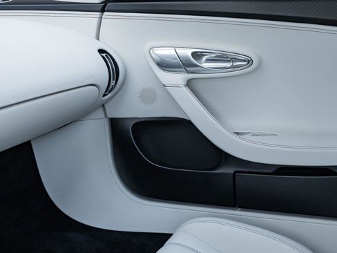 Used 2021 Bugatti Chiron image 41