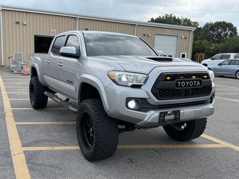 Used 2016 Toyota Tacoma TRD Sport AWD/4WD image 3
