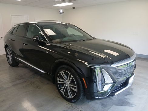 Certified 2024 Cadillac Lyriq Luxury AWD/4WD image 1