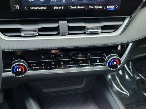 Used 2025 Chevrolet Equinox LT w/ Convenience Package II FWD image 24