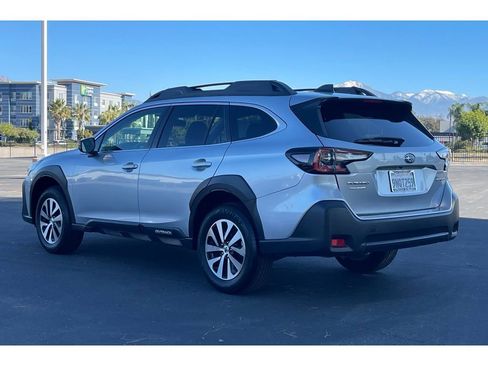 Used 2025 Subaru Outback Premium image 3