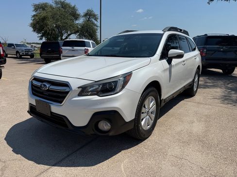 Used 2019 Subaru Outback 2.5i Premium image 3