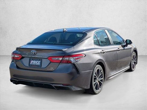 Used 2019 Toyota Camry SE image 5