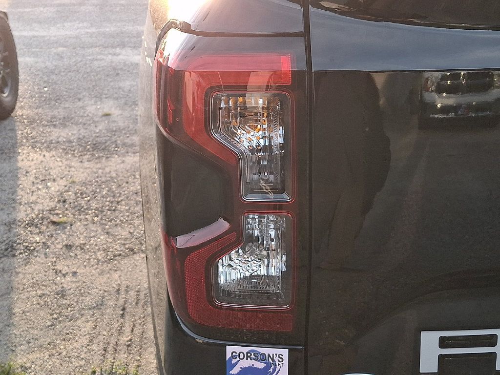 Used 2025 Ford Ranger Lariat w/ Black Appearance Package AWD/4WD image 9