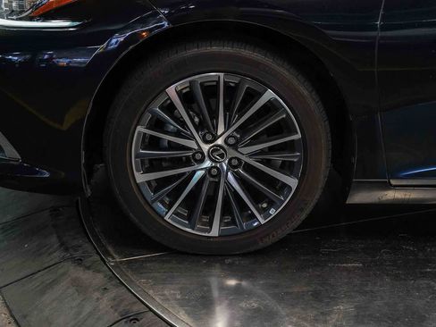 Used 2024 Lexus ES 350 w/ Premium Package FWD image 9