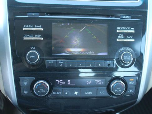 Used 2013 Nissan Altima 2.5 SV image 20