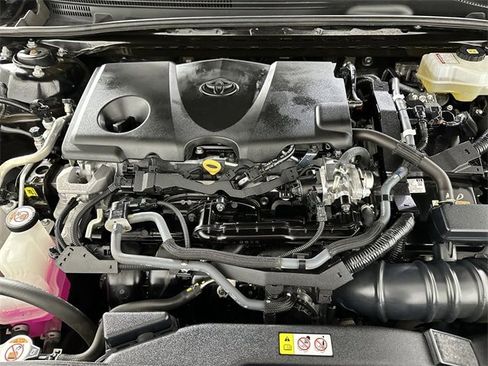 Used 2022 Toyota Camry XLE image 31