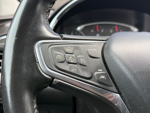 Used 2017 Chevrolet Malibu LT w/ Leather Package FWD image 15