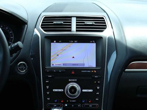 Used 2019 Ford Explorer Platinum AWD/4WD image 16