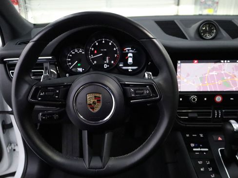 Used 2024 Porsche Macan image 21