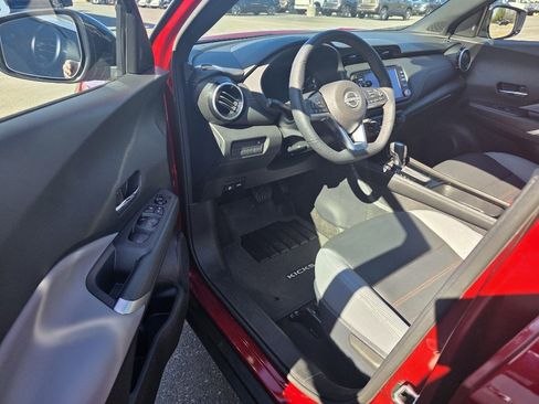 Used 2024 Nissan Kicks SR w/ SR Premium Package image 8