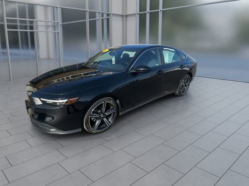 Used 2023 Honda Accord Sport image 4