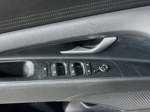 Used 2021 Hyundai Elantra SE image 15