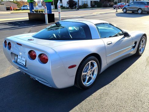 Used 2000 Chevrolet Corvette Coupe w/ Memory Pkg RWD image 4