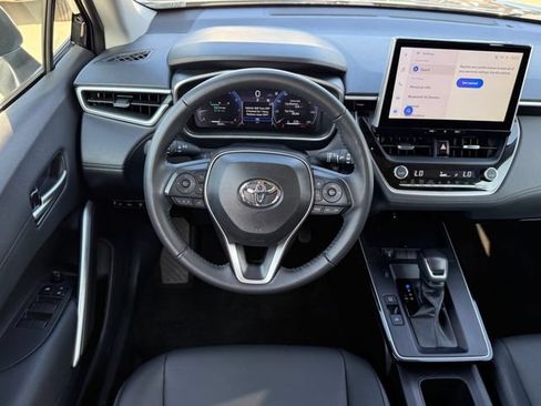 Used 2026 Toyota Corolla Cross XLE FWD image 25