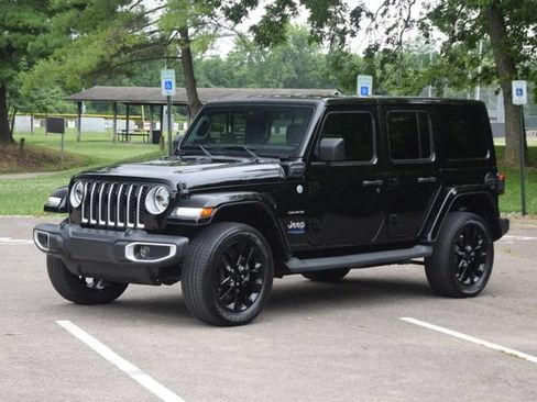 Used 2021 Jeep Wrangler Unlimited Sahara w/ Cold Weather Group AWD/4WD image 20