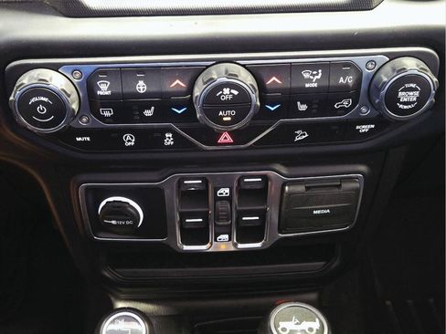 Used 2020 Jeep Wrangler Unlimited Sahara w/ Dual Top Group AWD/4WD image 55