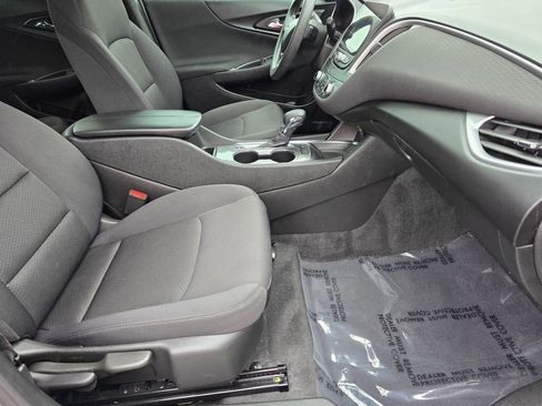 Used 2025 Chevrolet Malibu LT image 36