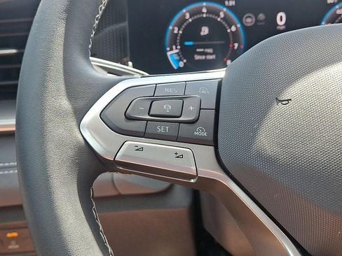 Certified 2025 Volkswagen Tiguan SE image 21