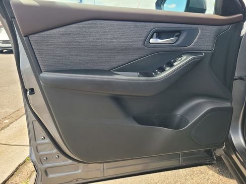 Certified 2023 Nissan Rogue SV FWD image 18